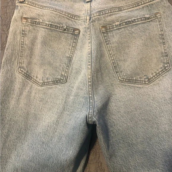 Abercrombie , like new Ultra High Rise 90s Straight Jean- 31 XL - Picture 5 of 8